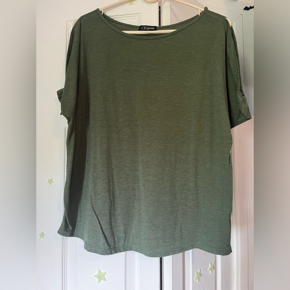 Green cold shoulder top - Picture 1 of 4